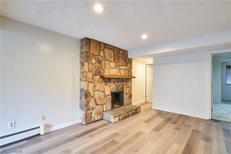 1609 Treetop Trail Akron OH 44313