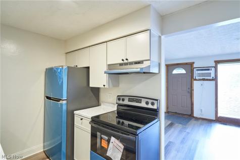 1609 Treetop Trail Akron OH 44313