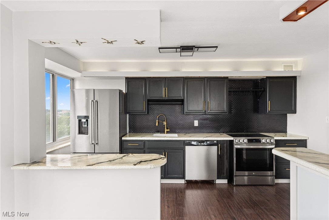 12520 Edgewater Drive Lakewood OH 44107