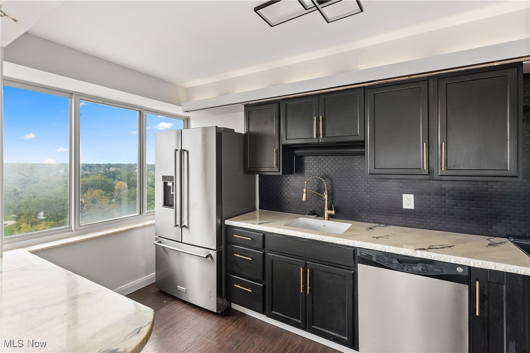 12520 Edgewater Drive Lakewood OH 44107