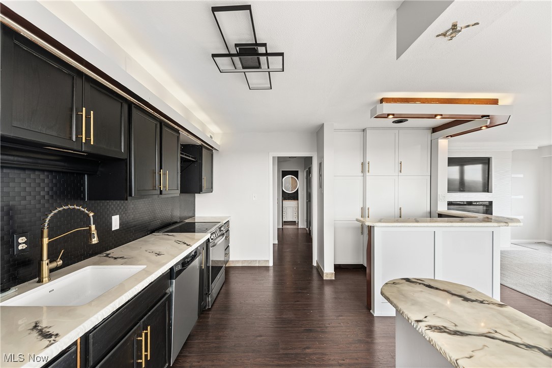 12520 Edgewater Drive Lakewood OH 44107