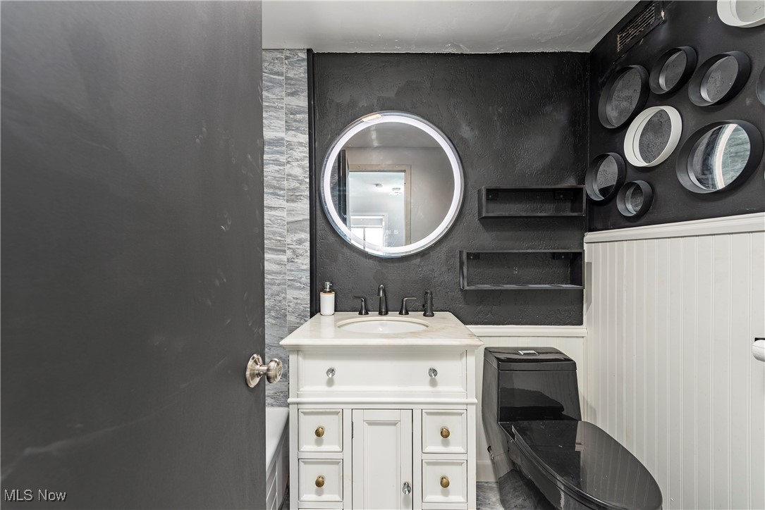 12520 Edgewater Drive Lakewood OH 44107