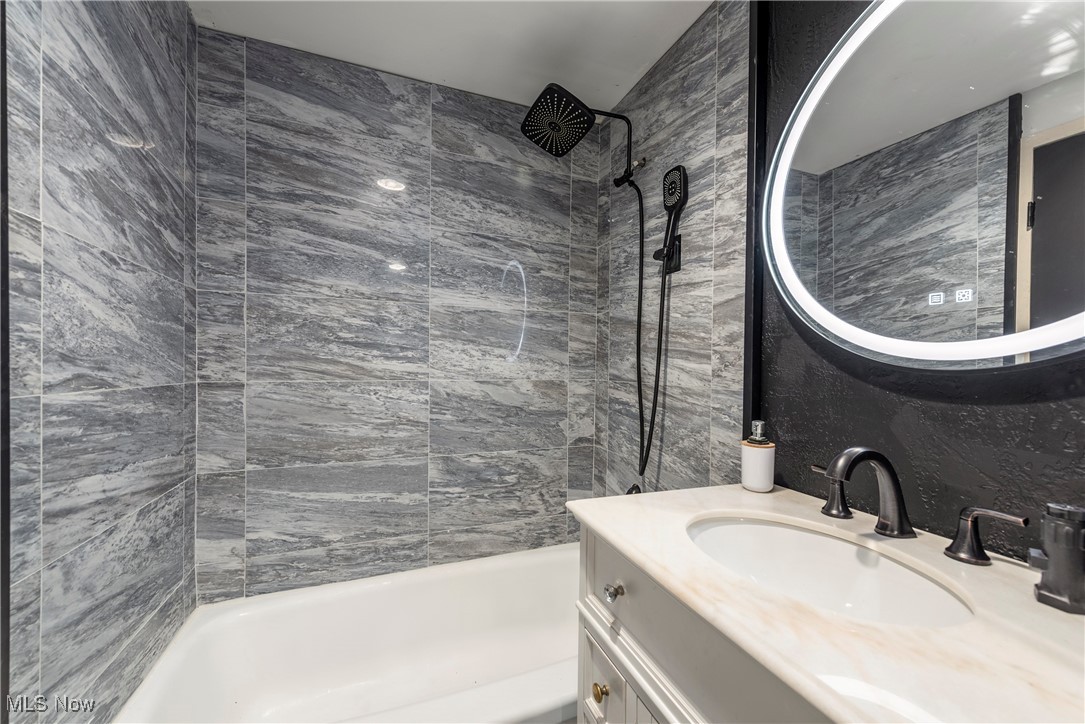 12520 Edgewater Drive Lakewood OH 44107