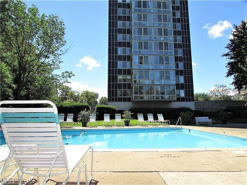 12520 Edgewater Drive Lakewood OH 44107