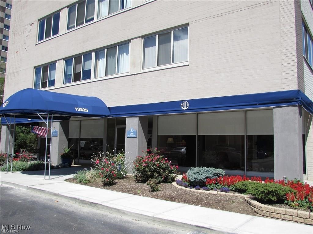 12520 Edgewater Drive Lakewood OH 44107