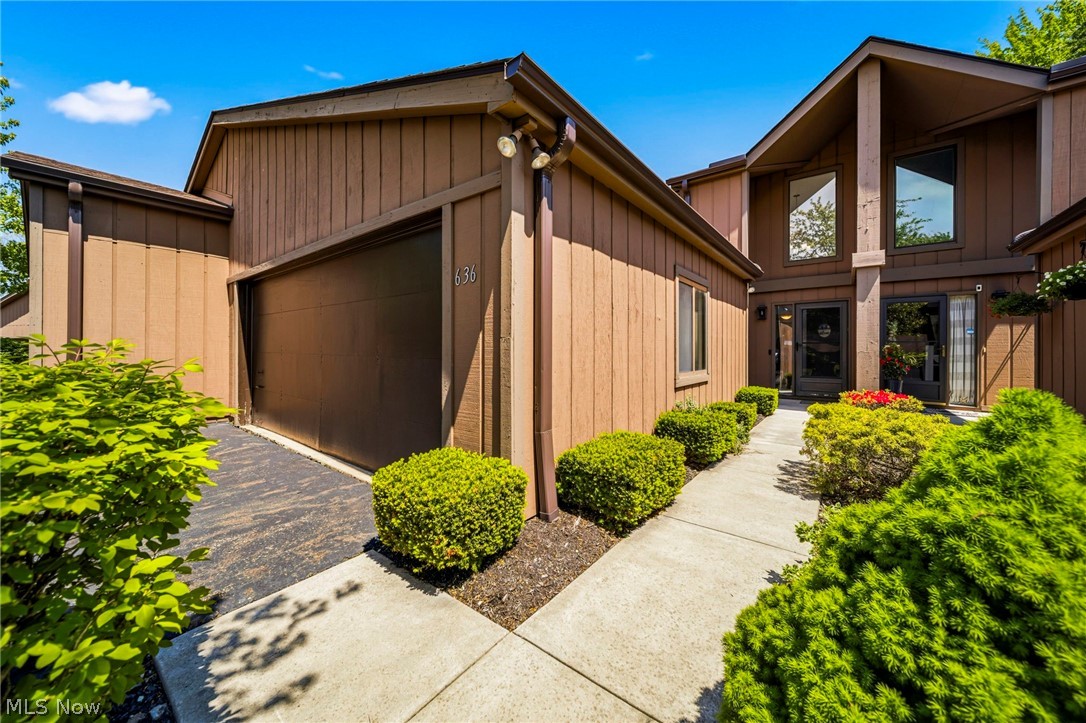 636 Cherry Park Oval Aurora OH 44202