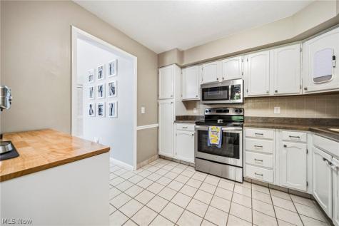 636 Cherry Park Oval Aurora OH 44202