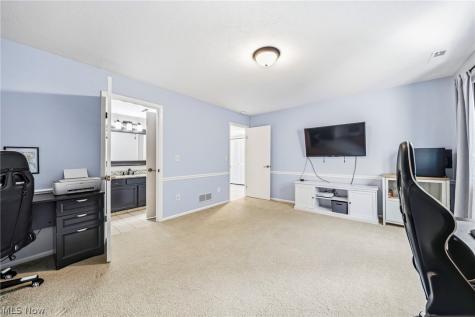 636 Cherry Park Oval Aurora OH 44202