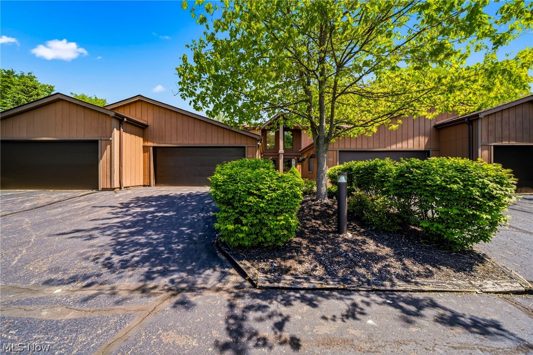 636 Cherry Park Oval Aurora OH 44202