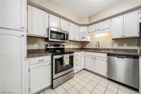 636 Cherry Park Oval Aurora OH 44202