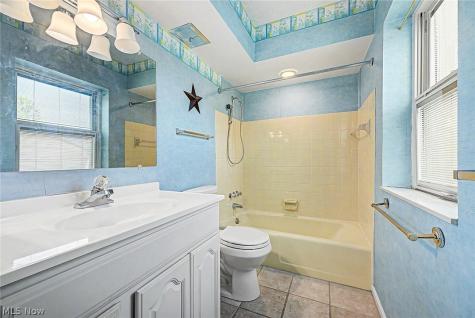 924 Memorial Parkway Akron OH 44303