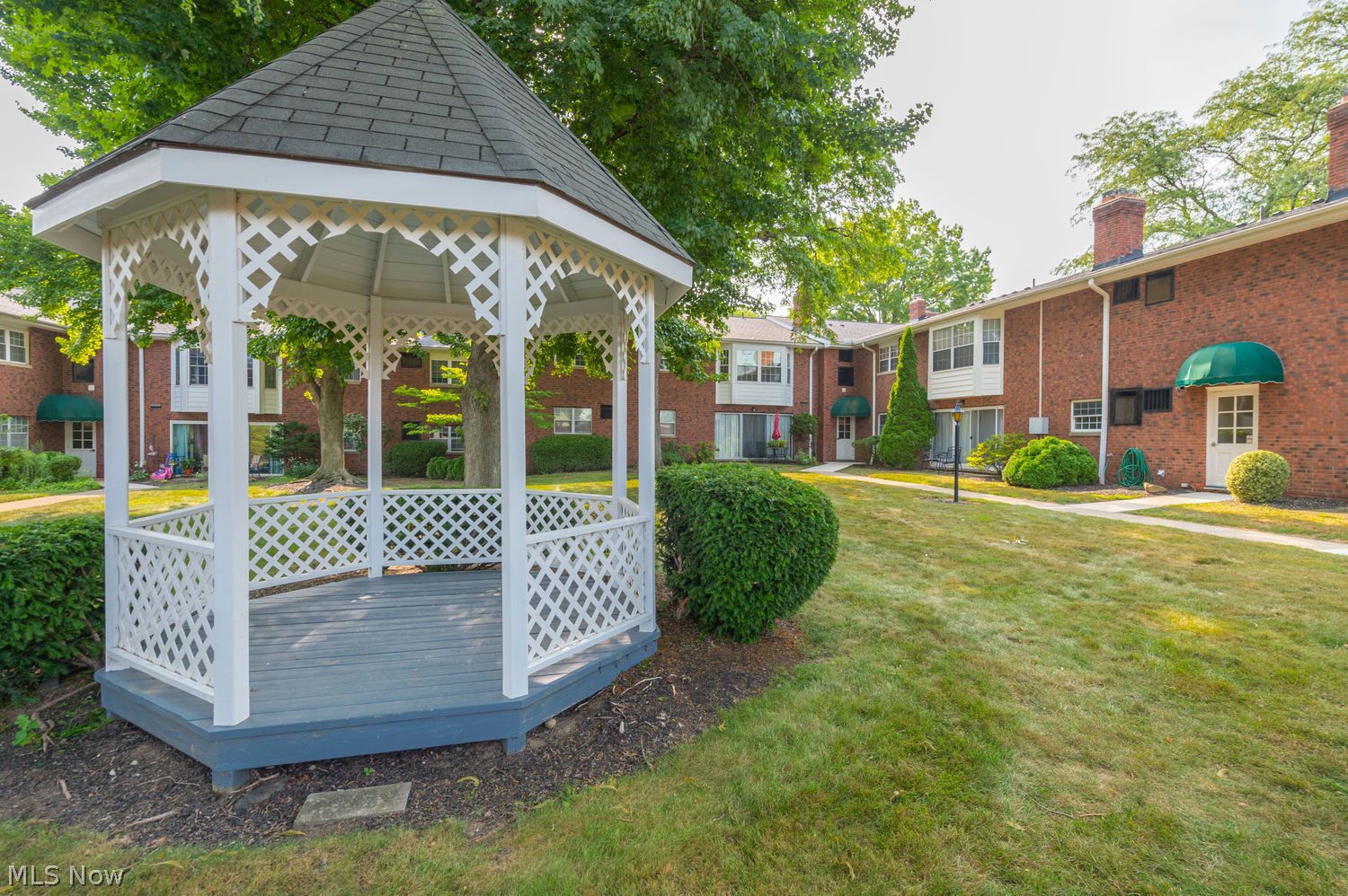 2888 Pease Drive Rocky River OH 44116