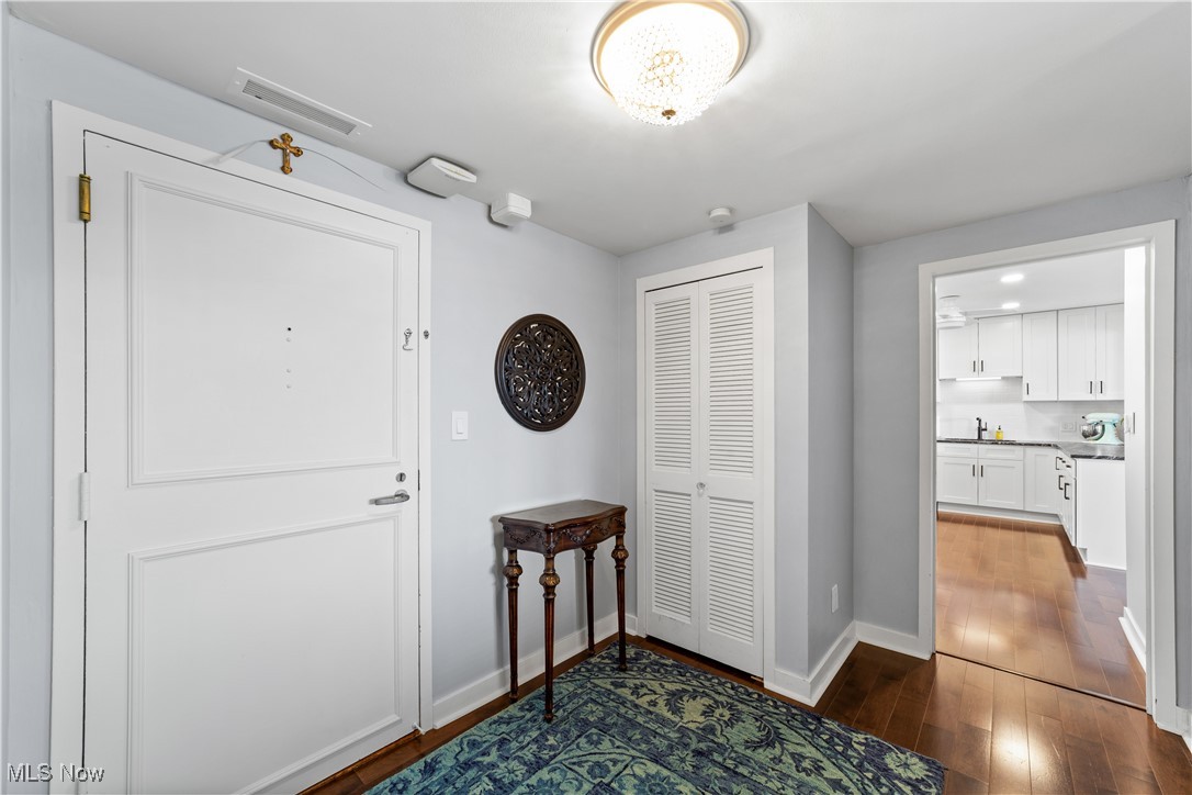 1 Bratenahl Place Bratenahl OH 44108