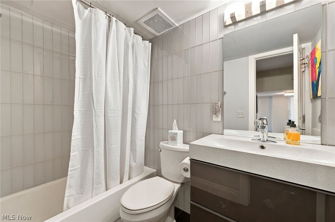 408 W Saint Clair Avenue Cleveland OH 44113