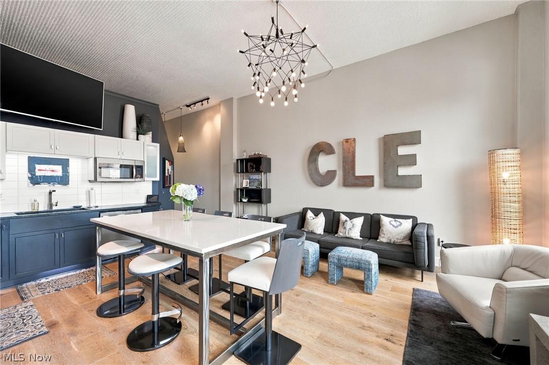 408 W Saint Clair Avenue Cleveland OH 44113
