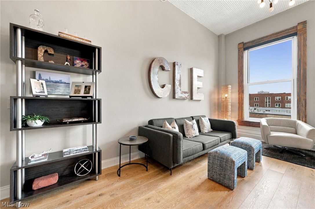 408 W Saint Clair Avenue Cleveland OH 44113