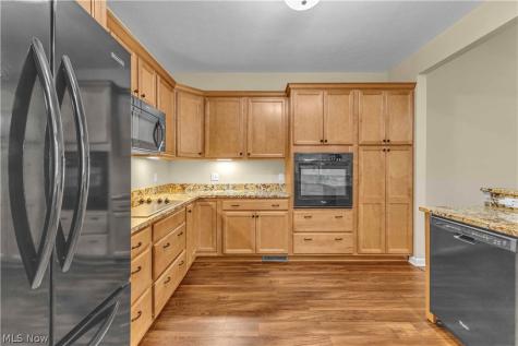 574 Hyannis Port Circle Avon Lake OH 44012