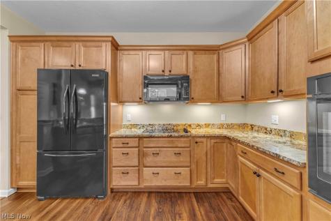 574 Hyannis Port Circle Avon Lake OH 44012