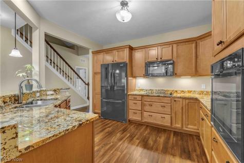 574 Hyannis Port Circle Avon Lake OH 44012