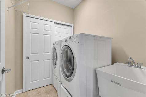 574 Hyannis Port Circle Avon Lake OH 44012