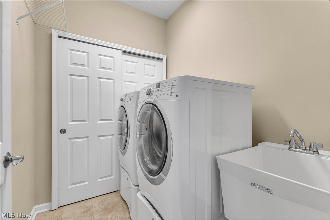 574 Hyannis Port Circle Avon Lake OH 44012