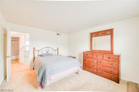 2398 Arlington Drive Lyndhurst OH 44124