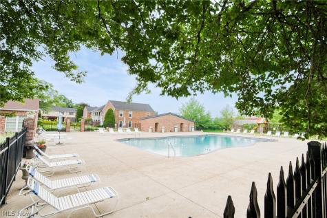 2398 Arlington Drive Lyndhurst OH 44124