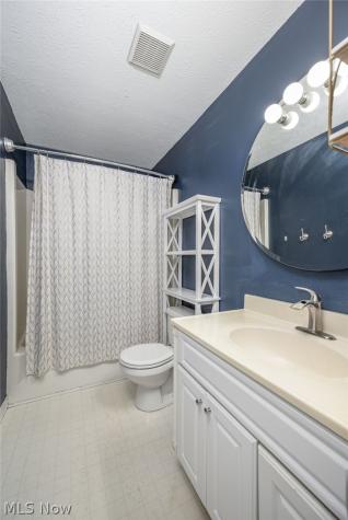 1317 Sandelwood Oval Kent OH 44240