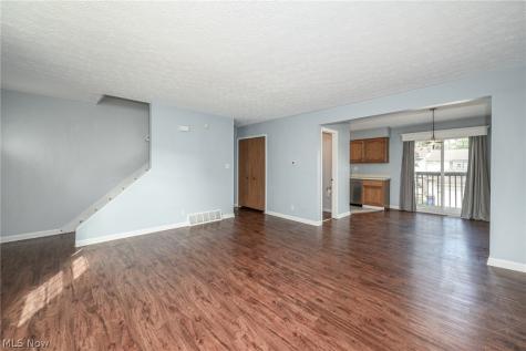 1317 Sandelwood Oval Kent OH 44240