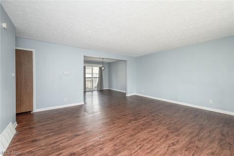 1317 Sandelwood Oval Kent OH 44240