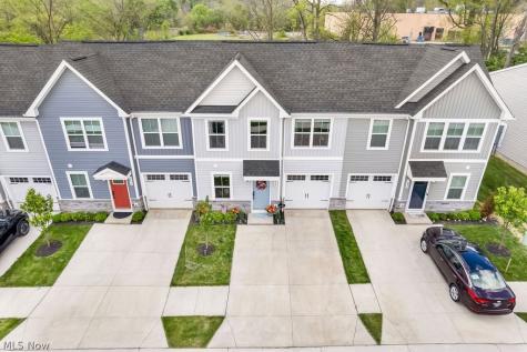 1278 Divot Circle Akron OH 44313