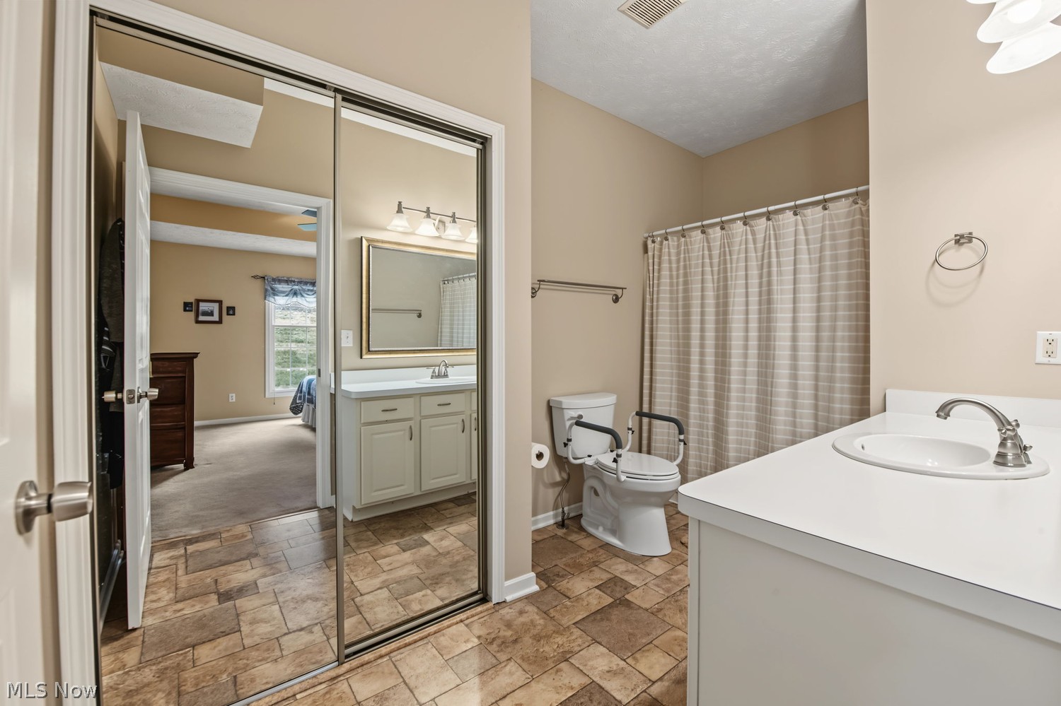 2056 Jennifer Street Akron OH 44313
