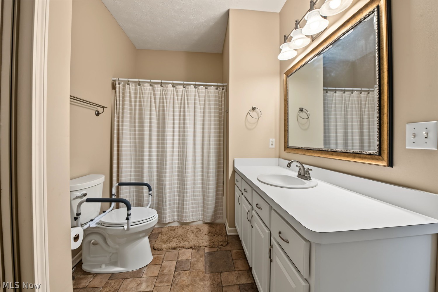 2056 Jennifer Street Akron OH 44313