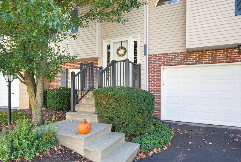 11 River Ridge Lane Munroe Falls OH 44262