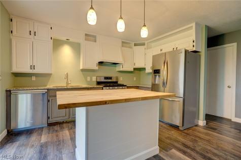 378 Deepwood Drive Wadsworth OH 44281