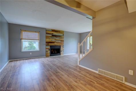 378 Deepwood Drive Wadsworth OH 44281