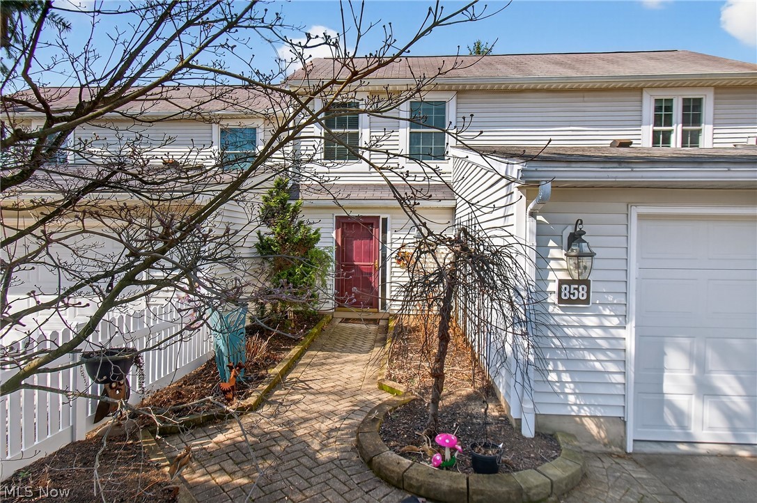 858 Sutton Place Akron OH 44313