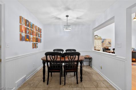 858 Sutton Place Akron OH 44313