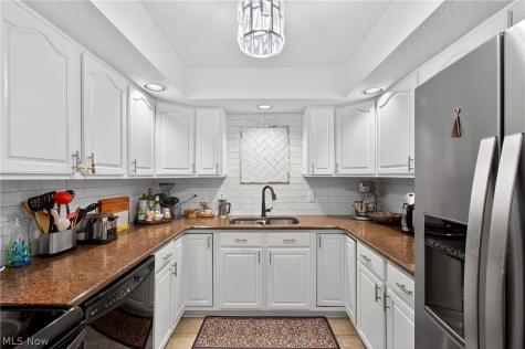 858 Sutton Place Akron OH 44313