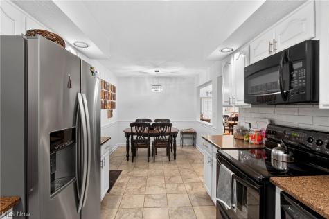 858 Sutton Place Akron OH 44313