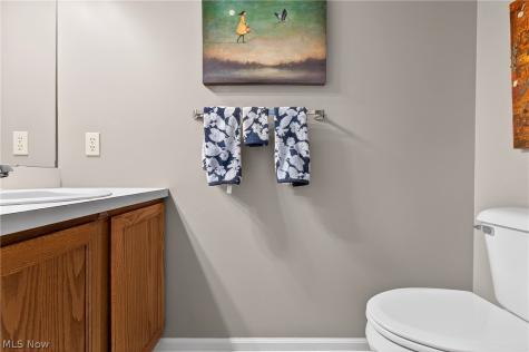 858 Sutton Place Akron OH 44313