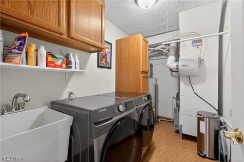 858 Sutton Place Akron OH 44313