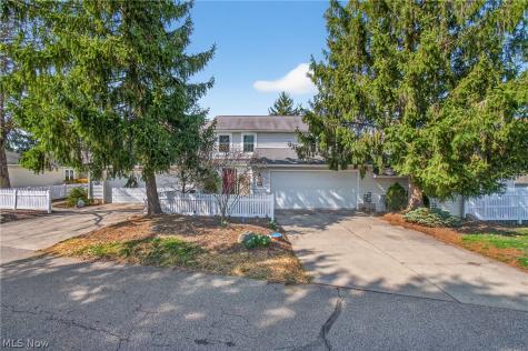 858 Sutton Place Akron OH 44313