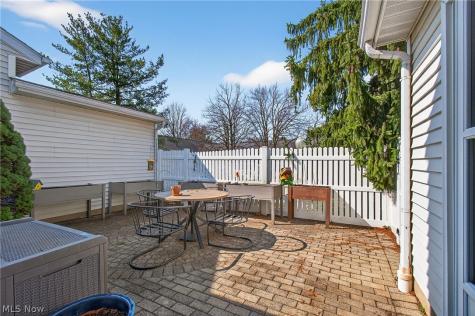 858 Sutton Place Akron OH 44313