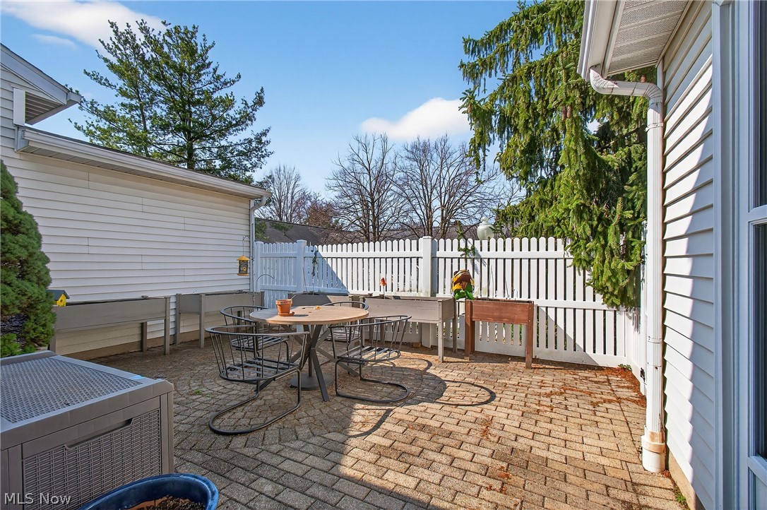 858 Sutton Place Akron OH 44313