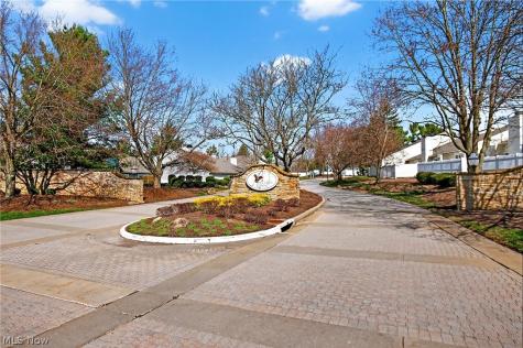 858 Sutton Place Akron OH 44313