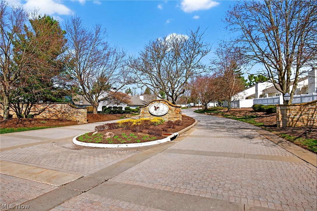 858 Sutton Place Akron OH 44313