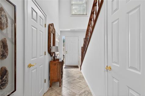 858 Sutton Place Akron OH 44313