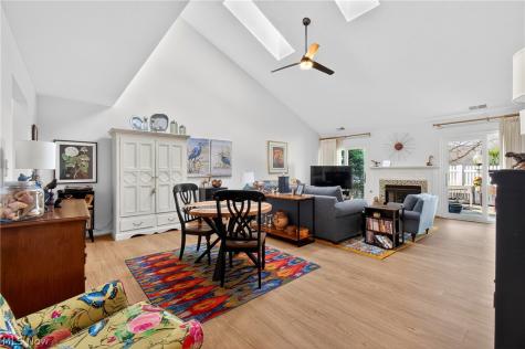 858 Sutton Place Akron OH 44313