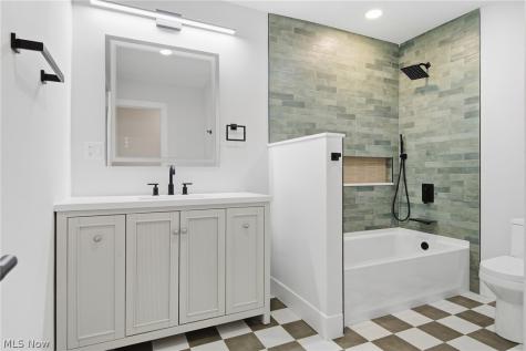2108 Glouchester Drive Lyndhurst OH 44124